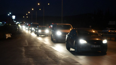 Yarıyıl tatili başladı yollar kilitlendi: 43 ilin geçiş noktasında trafik yoğunluğu arttı