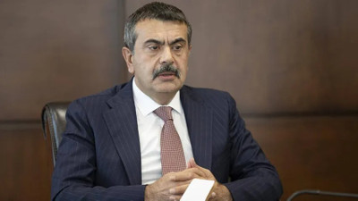 Bakan Tekin duyurdu: 200 bin öğretmene yeşil pasaport yolda
