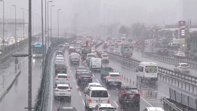 İstanbul'da kar alarmı! Trafik durma noktasına geldi