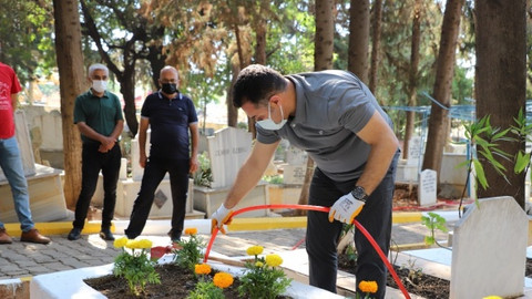 Başkan Yücel’den şehit kabirlerine ziyaret