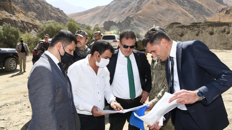Hakkari Valisi İdris Akbıyık sınırda denetimlerde bulundu