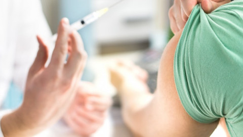 3 doz 'Pfizer/BioNTech' aşısı Omicron'a karşı etkili