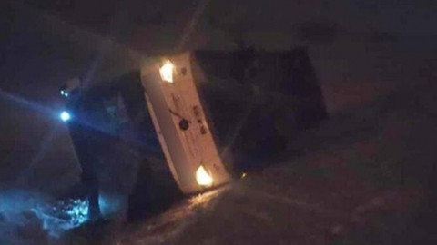Fırtına iki otobüsü devirdi! Çok sayıda yaralı var!