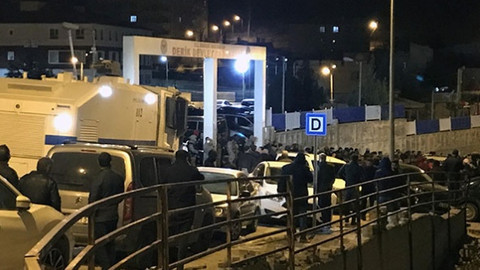 Park halindeki askeri araca çarpan sürücü öldü, 2 kişi yaralandı