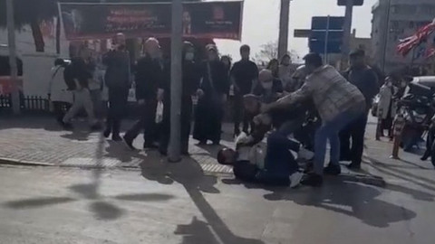 Kırmızı ışıkta geçti iddiası: Sokak ortasında yumruklu kavga!