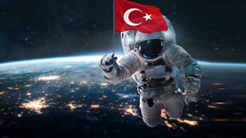 Bakan Varank paylaştı! Türk uzay yolcusu için tarihi imza atıldı