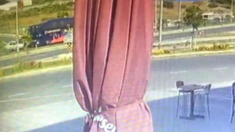 Ters yöne giren otomobille otobüsün kazası yürekleri ağıza getirdi!