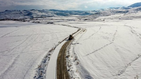 Kar kalınlığı 20 santimetre: 254 yerleşim yeri yolu, ulaşıma kapandı