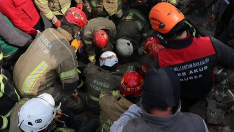 AKUB ekibi de arama kurtarma çalışmalarına destek veriyor