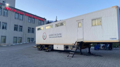 Depremden etkilenen 5 ilde 'tır ve konteyner eczaneler' kuruldu