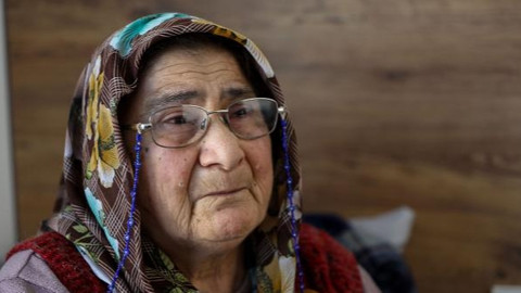 Depremden kurtuldu, geride kalan 7 çocuğu ve 12 torunu için gözyaşı döküyor