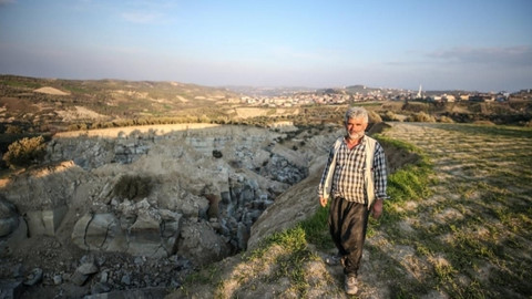 Devasa deprem yarığı oluşan zeytinliği Bilim insanları incelemeye geliyor