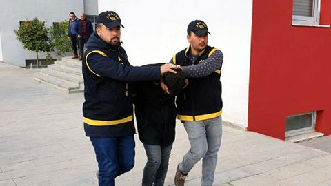 Hatay’daki enkazdan çaldığı kredi kartlarıyla harcama yaptı, polise yakalandı