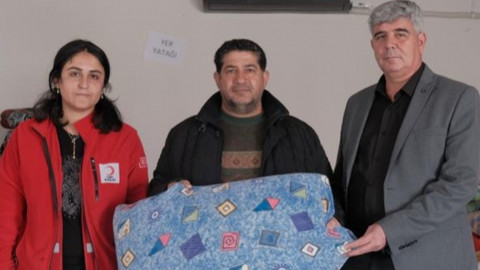 Hataylı depremzede kendisine verilen yastıkta altın buldu! Yetkililere teslim etti