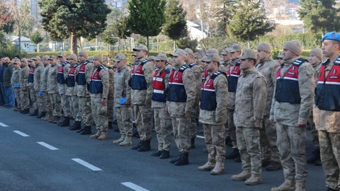 Jandarmadan deprem seferberliği: Trabzon’dan 300 kişilik ekip yola çıktı! Parola 'yorulmak, uyumak, durmak yok'