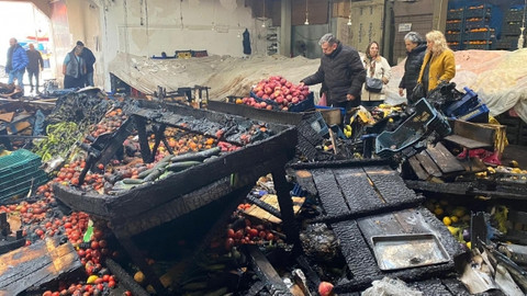 Kapalı pazardaki tezgahlar yandı: 1 gözaltı