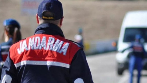 Sürücüler karda mahsur kaldı! Jandarma yardıma koştu