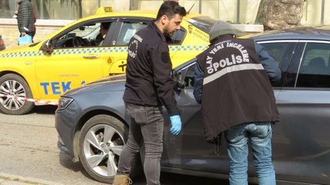 Trafik ışıklarında otomobile silahlı saldırı!
