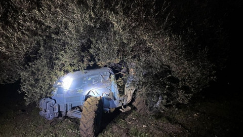 Odun indirirken römork ile traktör arasına sıkışan çiftçi hayatını kaybetti
