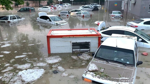 Adıyaman'da sel can aldı! Konteyner suya kapıldı: 4 kişi kayboldu