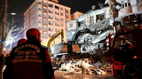 Arama-kurtarma faaliyetlerine katılan itfaiyeciler yaşadıklarını anlattı