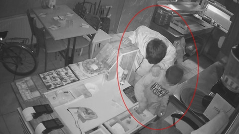 Camı açıp girdiler! Çocuklardan bozuk para hırsızlığı