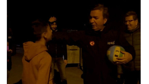 Depremzede çocuklara büyük moral! Hamza Aydoğdu: "Bir yerde çocuk sesi varsa, orada hayat vardır"