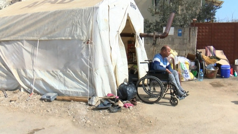 Engelli babasını sırtına aldı; depremden öyle kurtardı