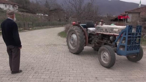 Helal olsun dede! 33 yıllık traktörünü depremzedeler için satışa çıkardı
