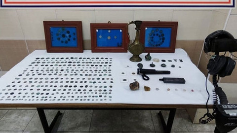 Jandarmadan tarihi eser operasyonu: 573 sikke ele geçirildi