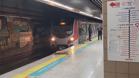 Marmaray'da intihar girişimi: Seferlerde aksama yaşandı