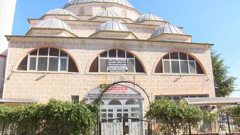 6 Şubat depreminde hasar gören Ankara'daki cami ibadete kapatıldı