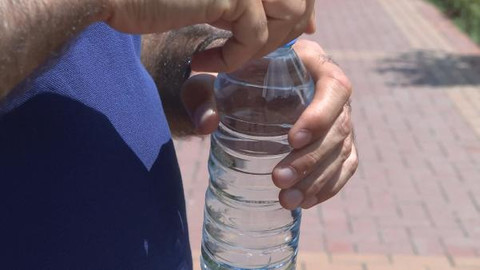 Güneşte bırakılan damacana ve pet şişeler insan sağlığını tehdit ediyor