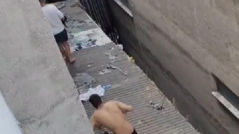 Sultangazi'de balkona çıkan kadın korku dolu anlar yaşadı