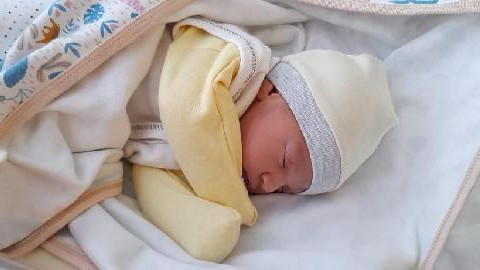 İki bebeğini aynı hastalık nedeniyle kaybeden çiftin tedaviyle sağlıklı iki çocuğu oldu
