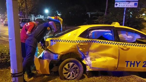 Üsküdar’da dolmuş ile taksi çarpıştı: 3 yaralı