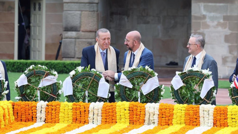 Cumhurbaşkanı Erdoğan, Mahatma Gandhi'nin anıt mezarını ziyaret etti