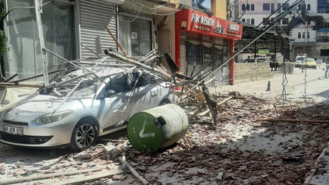 5 dakikalığına park ettiği aracının yanına dönünce şok oldu