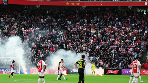 Ajax - Feyenoord maçı yarıda kaldı