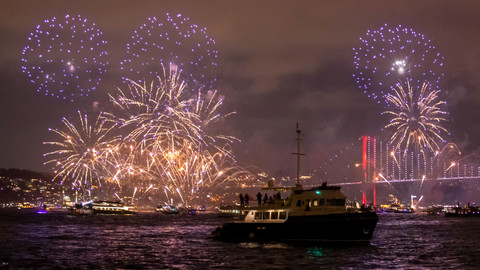 İstanbul Boğazı'nda 2023 dronla 100. yıl gösterisi