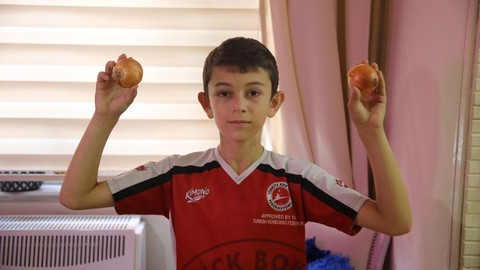 12 yaşındaki çocuk soğan, sarımsak yemeden duramıyor