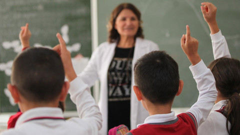 8 yaşındaki öğrenciyi darp ettiği iddia edilen öğretmene kamu davası