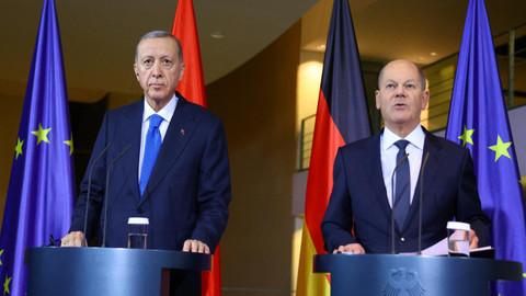 Erdoğan’dan Alman gazeteciye sert sözler: Bizi bununla tehdit etmeyin!