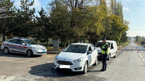 Jandarma kurallara uymayan 463 sürücüye ceza yağdırdı