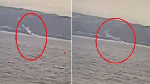 Deprem olduğu an denizin ortasından dumanlar yükselmiş