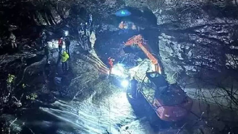 Cenazeye gitmek için yola çıkan karı koca kazada yaşamını yitirdi