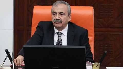 Sırrı Süreyya Önder, TBMM Genel Kurulu'nda rahatsızlanarak hastaneye kaldırıldı