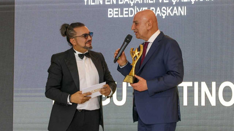 Turgut Altınok'a “Yılın En Başarılı ve En Çalışkan Belediye Başkanı” ödülü