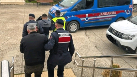 Sahte plakalı minibüslerle soygun yapan 2 hırsız yakalandı