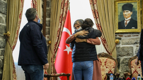 Diyarbakır annelerinden biri daha evladına kavuştu